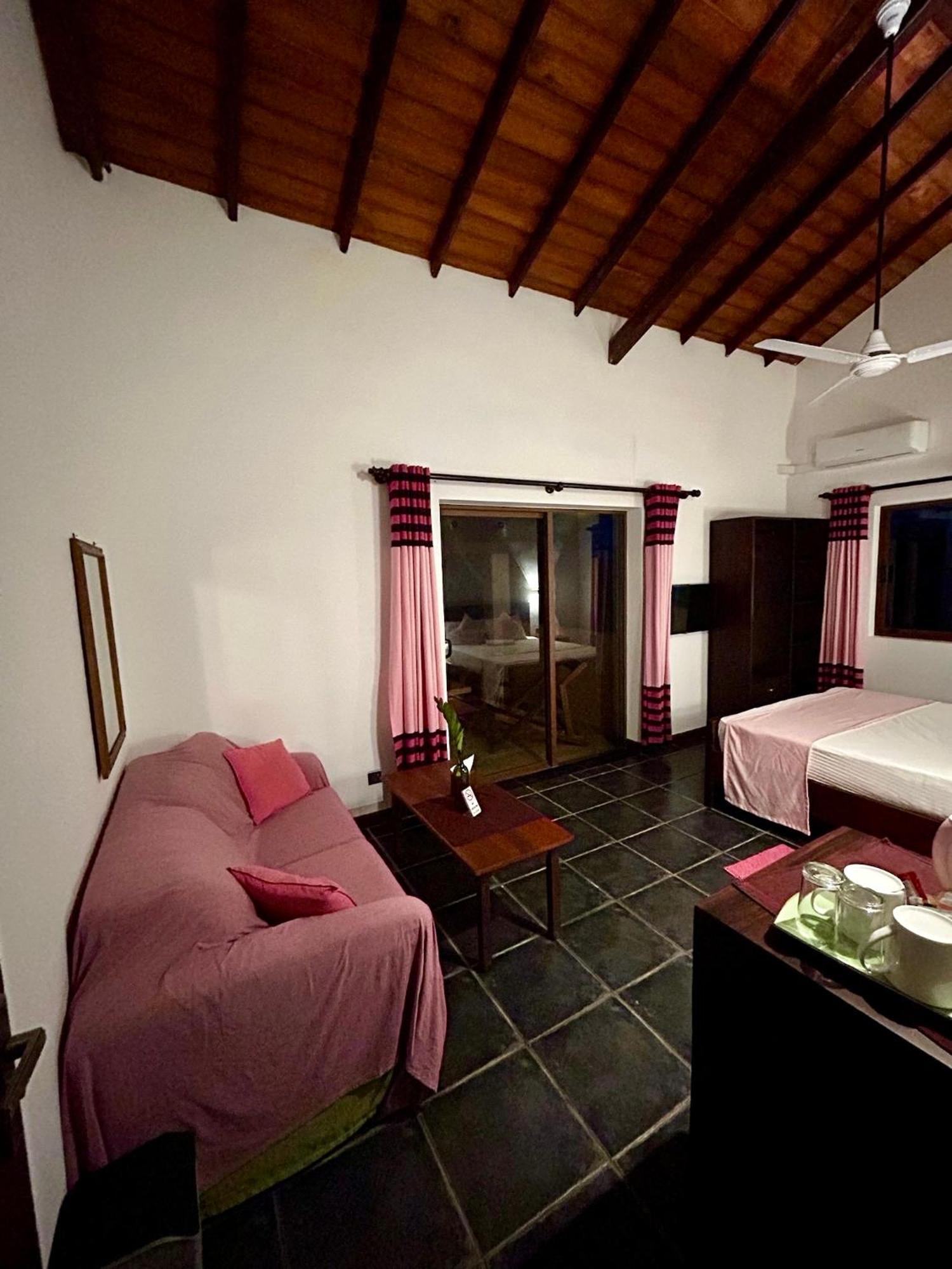 Reef Bungalow Hotel Pamunugama Kültér fotó